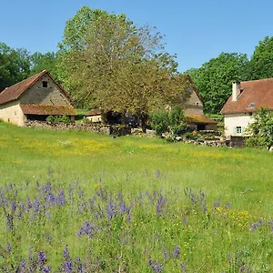  Hébergement de vacances De Combarel